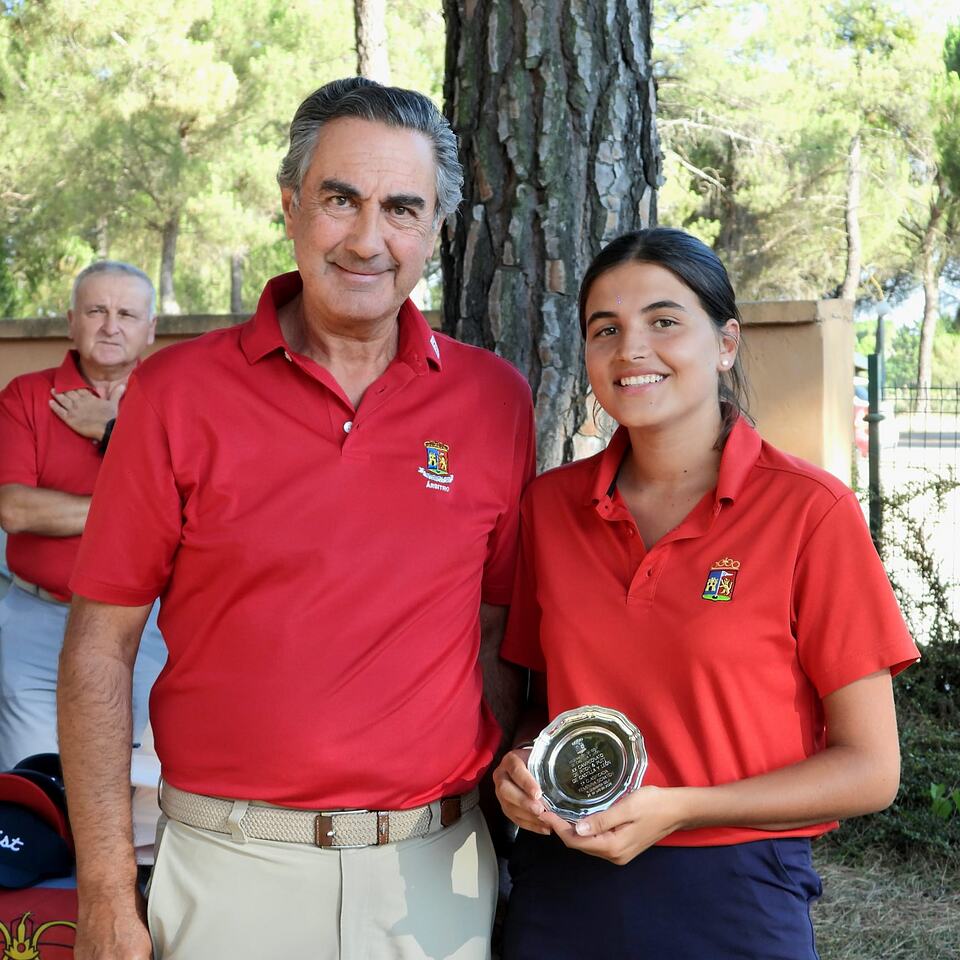 Golf tournament participants pose with a trophy at Aldeamayor Club de Golf.